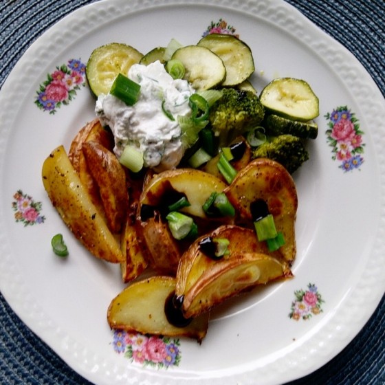 Ofenkartoffeln mit Gemüse und Frühlingsquark – Vegane Rezepte auf ...