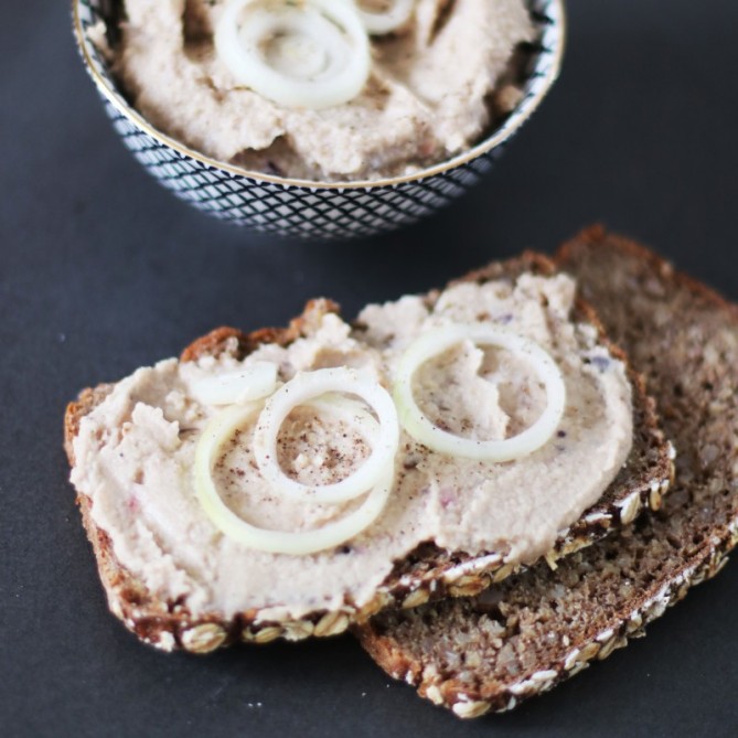 Apfel Zwiebel Bohnen Aufstrich – Vegane Rezepte auf 100Affen.de