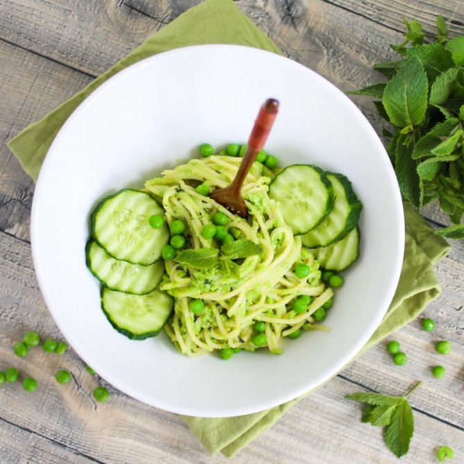 Spaghetti mit Erbsen-Minzpesto – Vegane Rezepte auf 100Affen.de